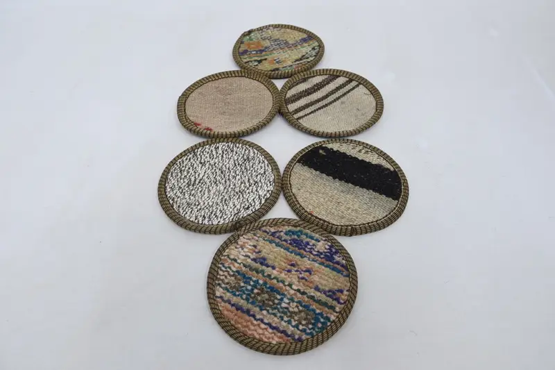 Böhmischer beige und brauner runder Untersetzer, einzigartiger böhmischer Untersetzer