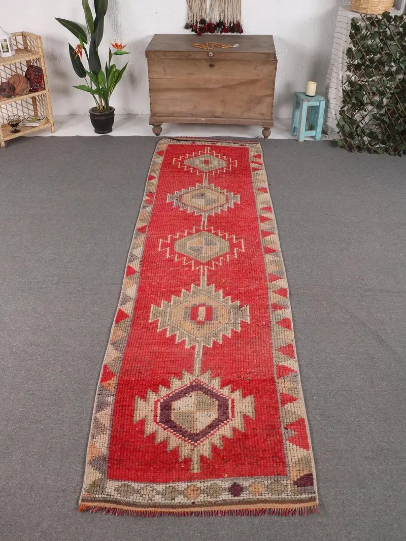 エレガントなピンクのラグ、グリーンのボーダー、2.8x10.3フィート