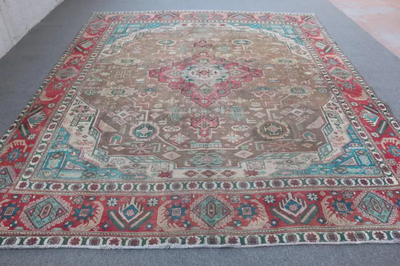 Alfombra Ikat Marrón, 9,2x11,4 ft Elegantes detalles en rojo