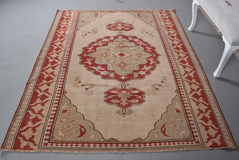 Eleganter beige-roter Karoteppich, 5,5 x 6,7 Fuß, schickes Dekor