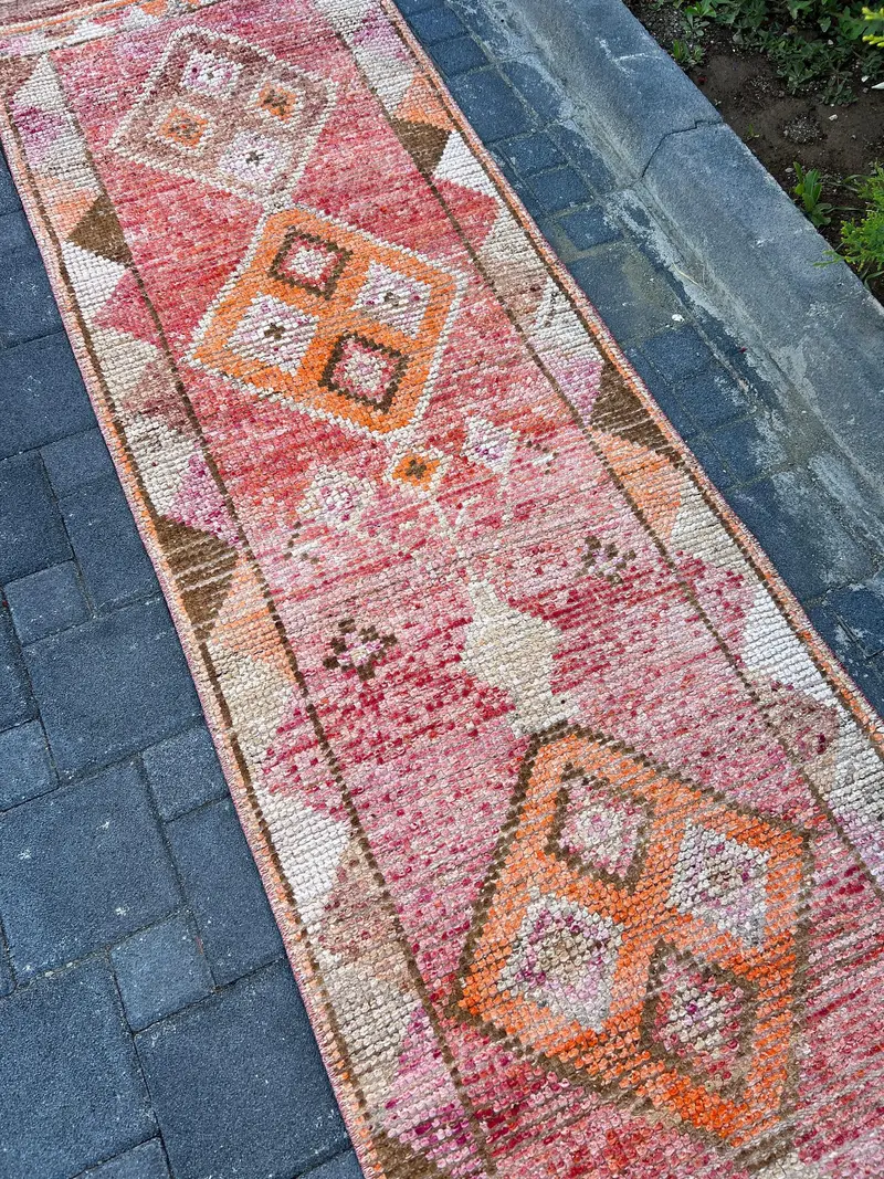Alfombra vintage de 2,6x9,2 pies, alfombra de corredor turco, alfombra de lana marroquí de color naranja rojo - 1