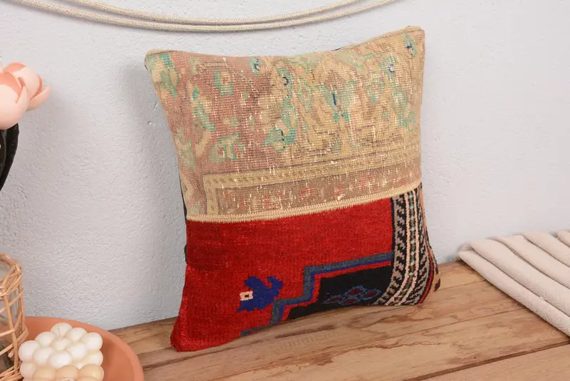 Rotes und beiges Patchwork-Wurfkissen, besticktes Vintage-Leinenkissen