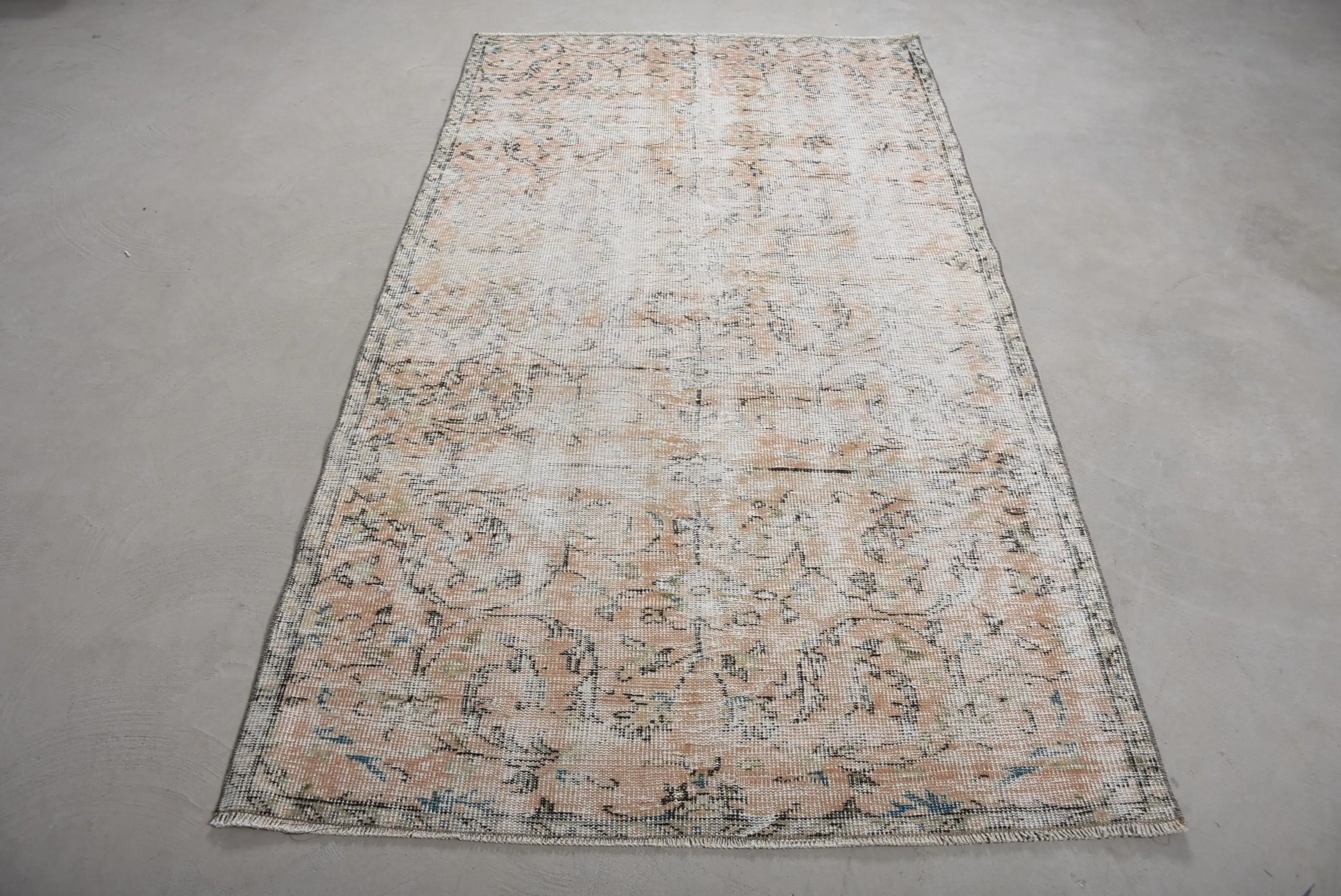 Turkish Area Rug 4x7.3 ft, Beige Oriental Vintage Wool Rug - 1