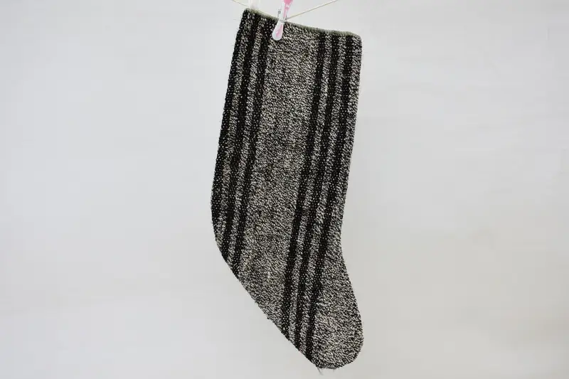 Adornos navideños marrones y blancos, calcetín festivo de 15,7 pulgadas