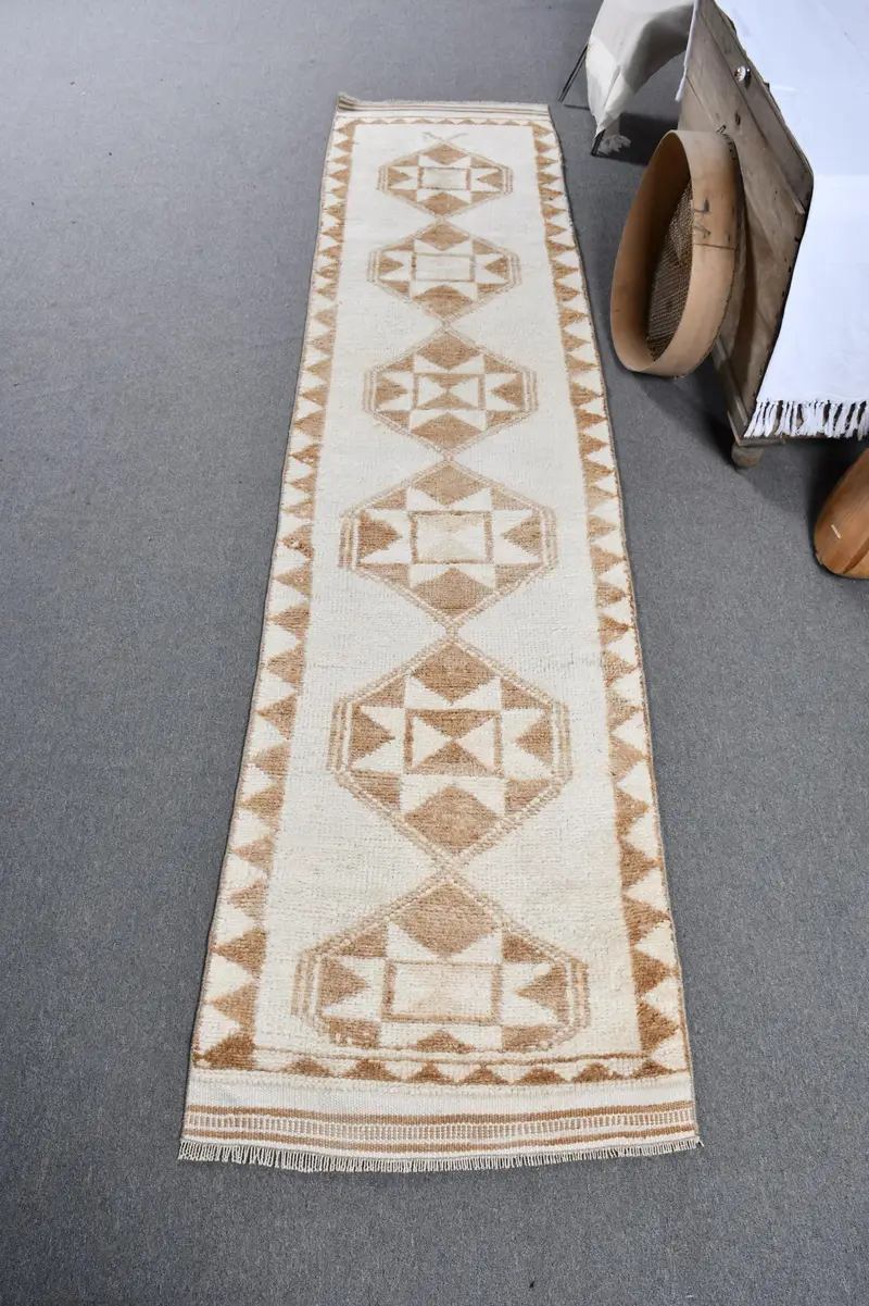 Türk Vintage Halı, 2.6x11.2 ft Herki Halı, Kahverengi Beyaz Halı - 1