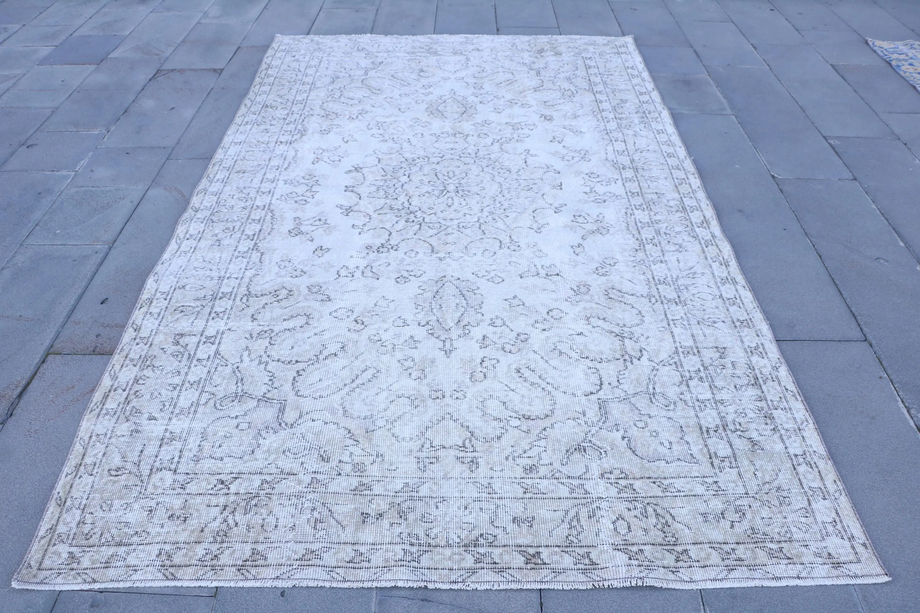 5.5x9.2 ft Halı, Vintage Halı, Türk Beyaz Yün Kareli Halı - 1