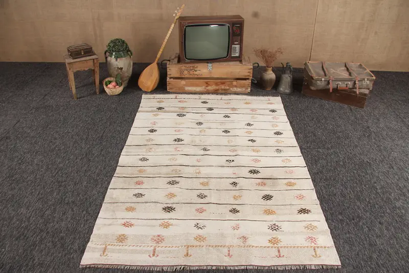 Alfombra Oushak turca vintage de 5x7,6 pies (152x232 cm), alfombra de lana con bordes blancos - 1