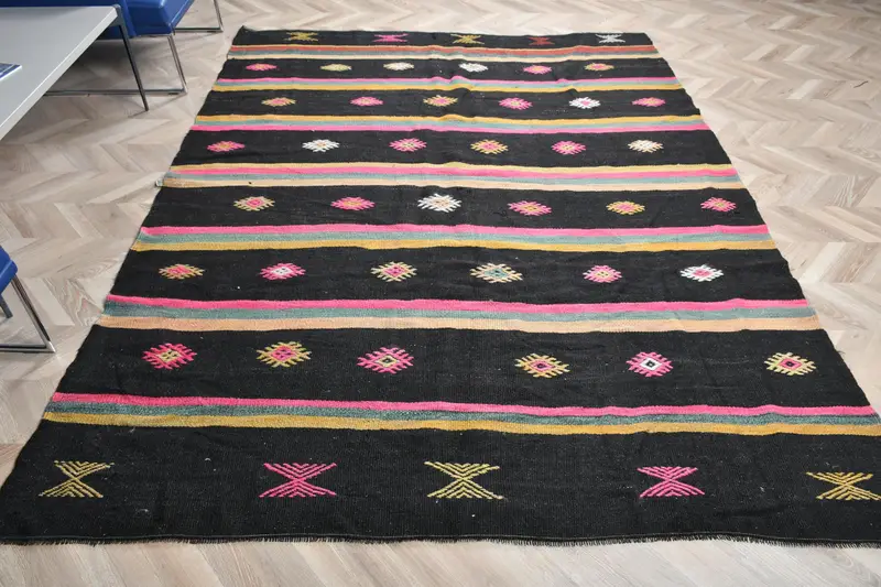 Elegant Black Oriental Rug, 6,6x8,7 ft with Pink Accents
