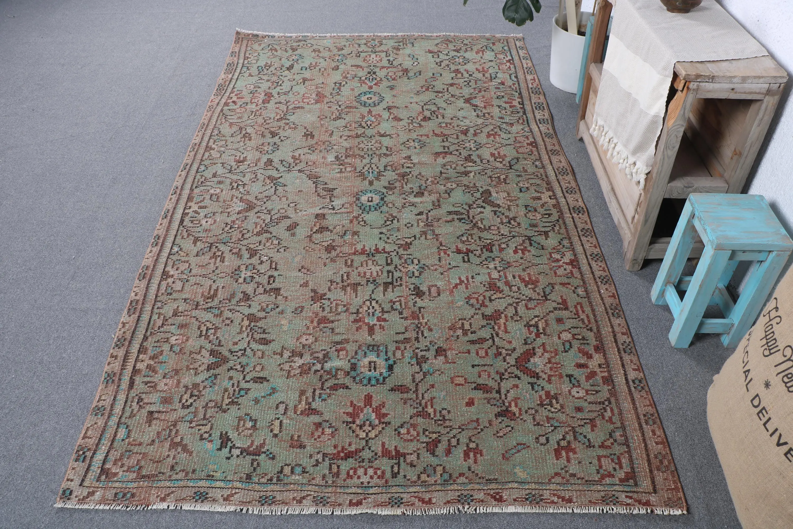 Turkish Vintage Rug 4.5x7.9 ft (138x242 cm), Green Wool Rug - 1