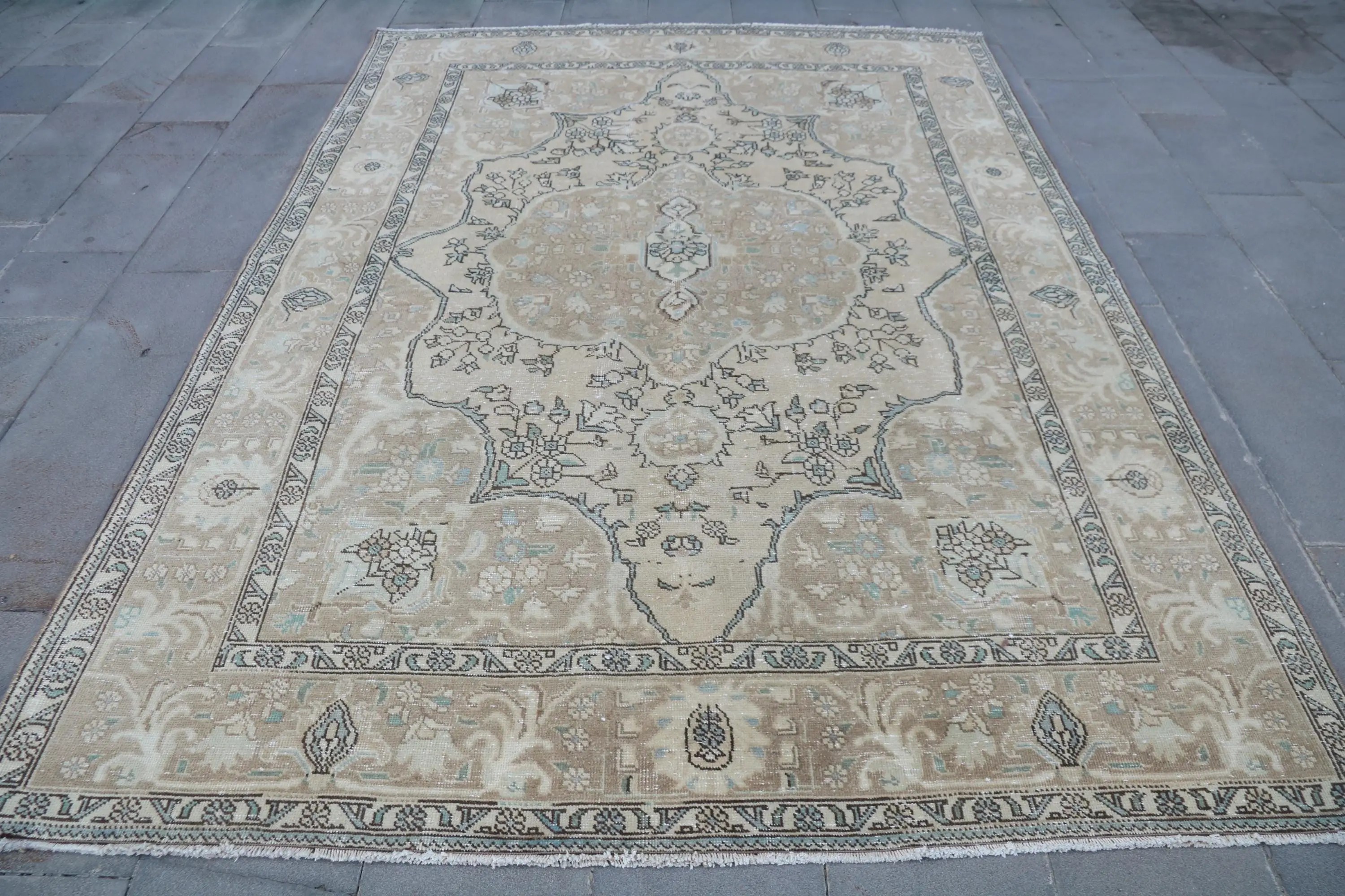 Großer türkischer Vintage-Teppich 6,7 x 9,4 Fuß, brauner marokkanischer Teppich aus Wolle - 1