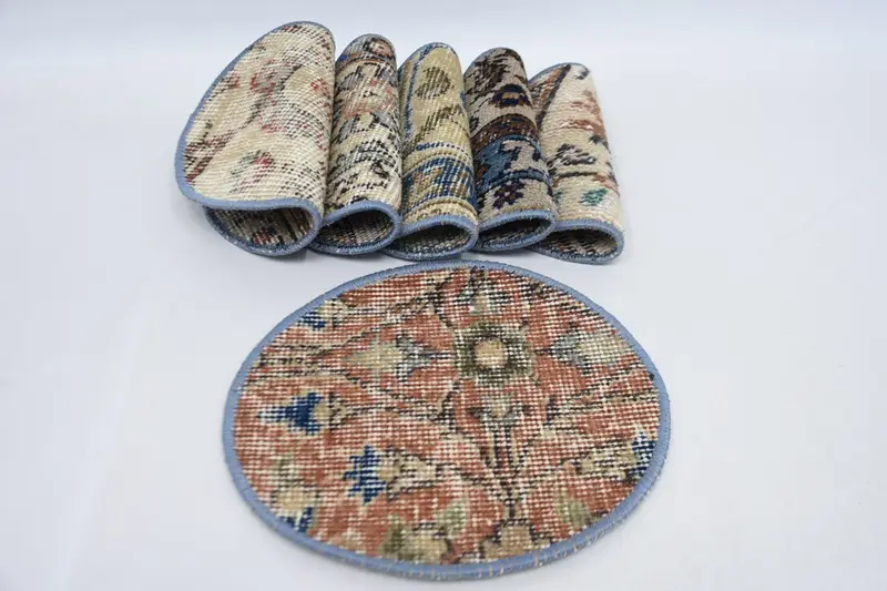 エレガントなベージュとブラウンの織りプレースマット、多用途のテーブル装飾