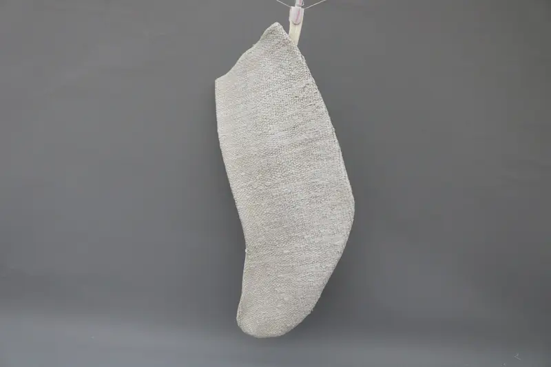 Medias navideñas beige con adornos blancos, medias festivas