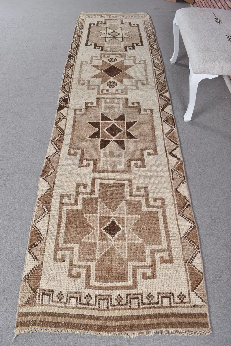 2,3x10,9 ft Beige-Tarn-Teppich, schickes Beige-Braun-Dekor