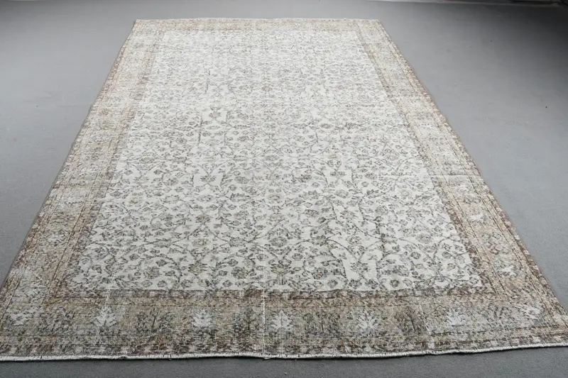 Zarif Bej ve Kahverengi Halı, 6,8x10 ft Puantiyeli Tasarım