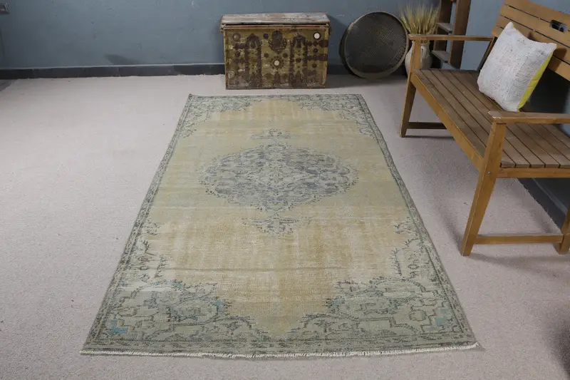 エレガントなベージュのイカットラグ、4.4x8.1フィートのシックな装飾