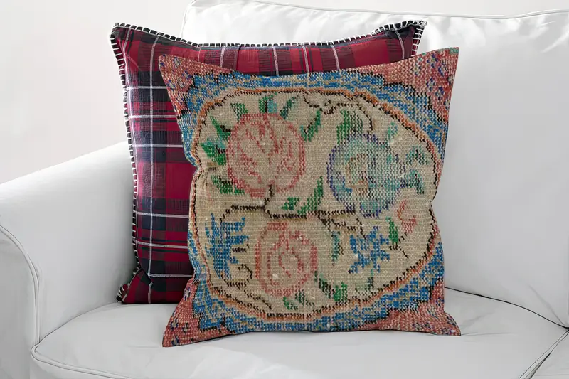 Handgefertigtes besticktes Blumen-Wurfkissen, quadratisches Vintage-Kissen