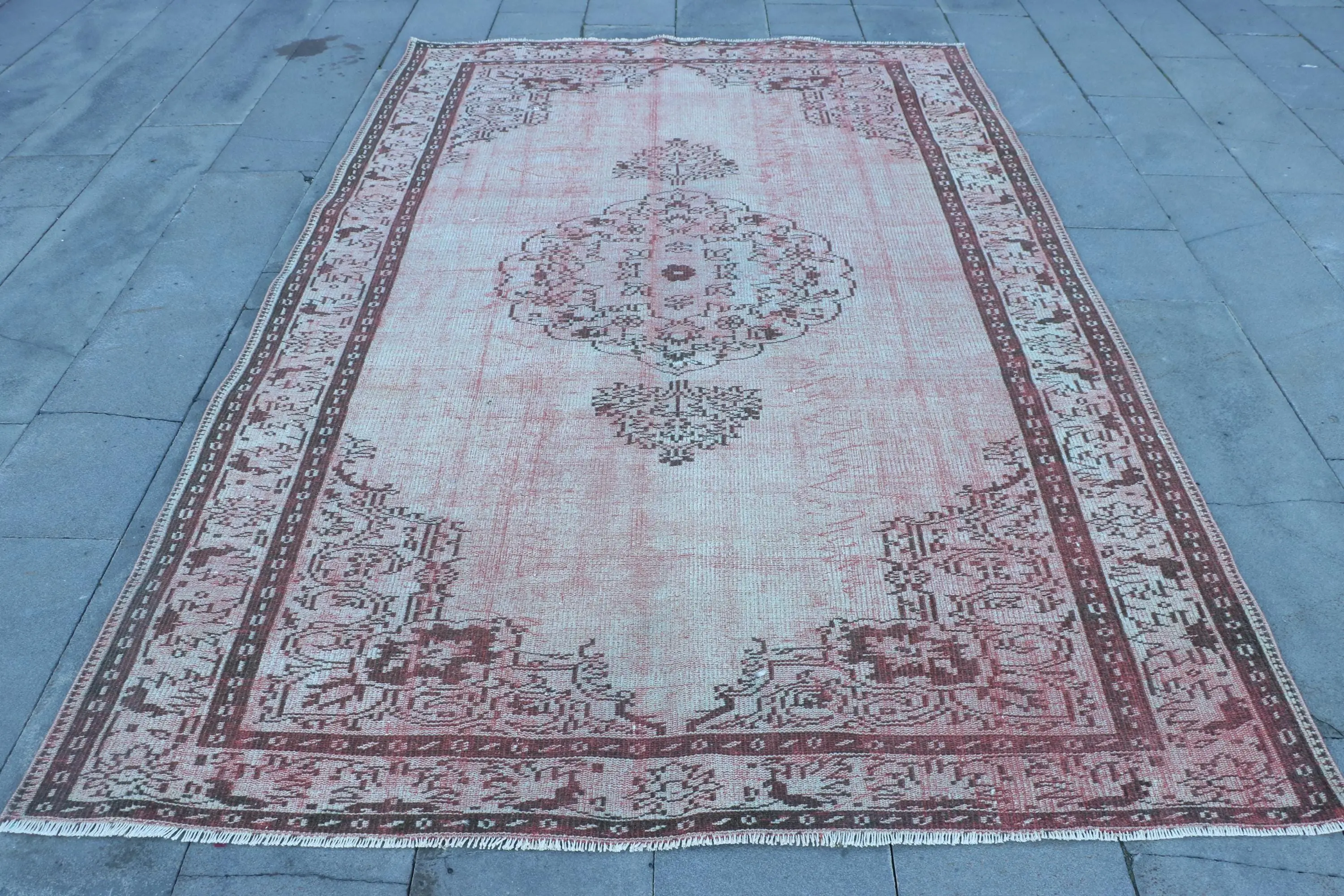 5,9 x 8,9 Fuß großer Vintage-Teppich, rote Pflanzen und Bäume, türkischer Teppich aus Wolle - 1