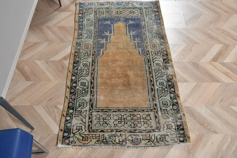 2,7 x 4,5 Fuß großer grüner Tarnteppich mit leuchtend orangefarbenen Akzenten