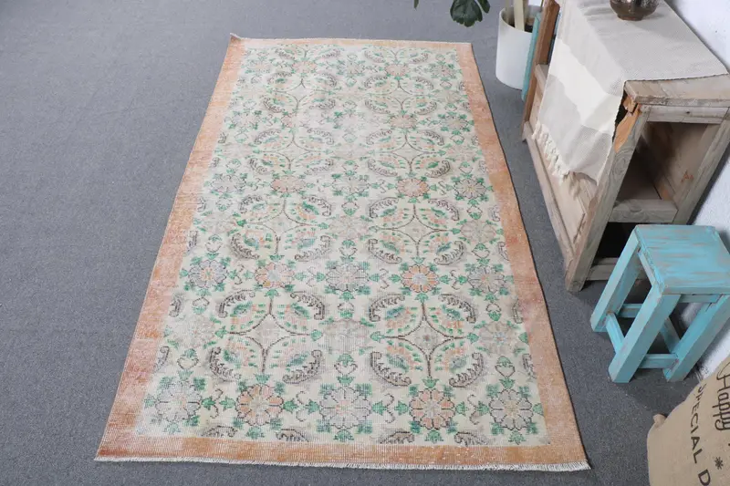 3.6x6.6フィートのグリーンオリエンタルラグ、鮮やかなグリーンとオレンジのアクセント