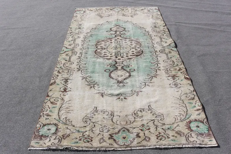 Zarif Bej Oryantal Halı, Yeşil Desenli 8,4x8,37 ft