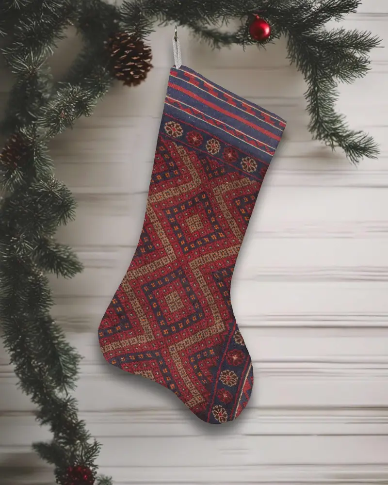 Medias navideñas rojas festivas con adornos de bronce, medias de algodón acogedoras