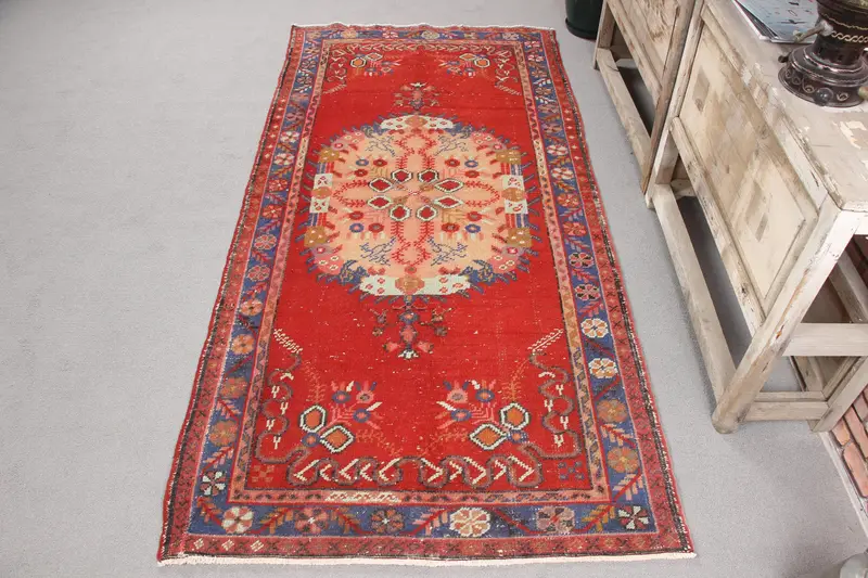 ハンドメイドのレッド&ブルー抽象ラグ、0.3x0.6フィート