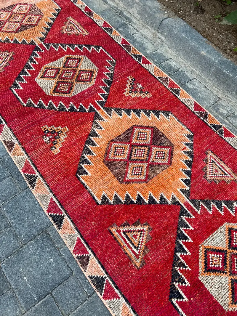 Turkish Vintage Rug 3.1x10.1 ft (93x307 cm), Herki Red Check Rug - 1