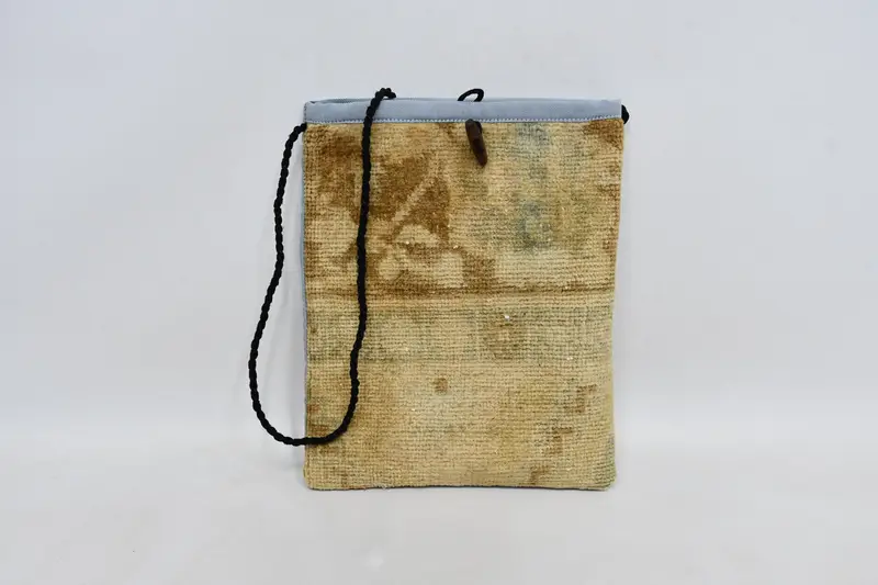 調節可能なストラップ付きアールデコ調キリムバッグ、ウールクロスボディバッグ