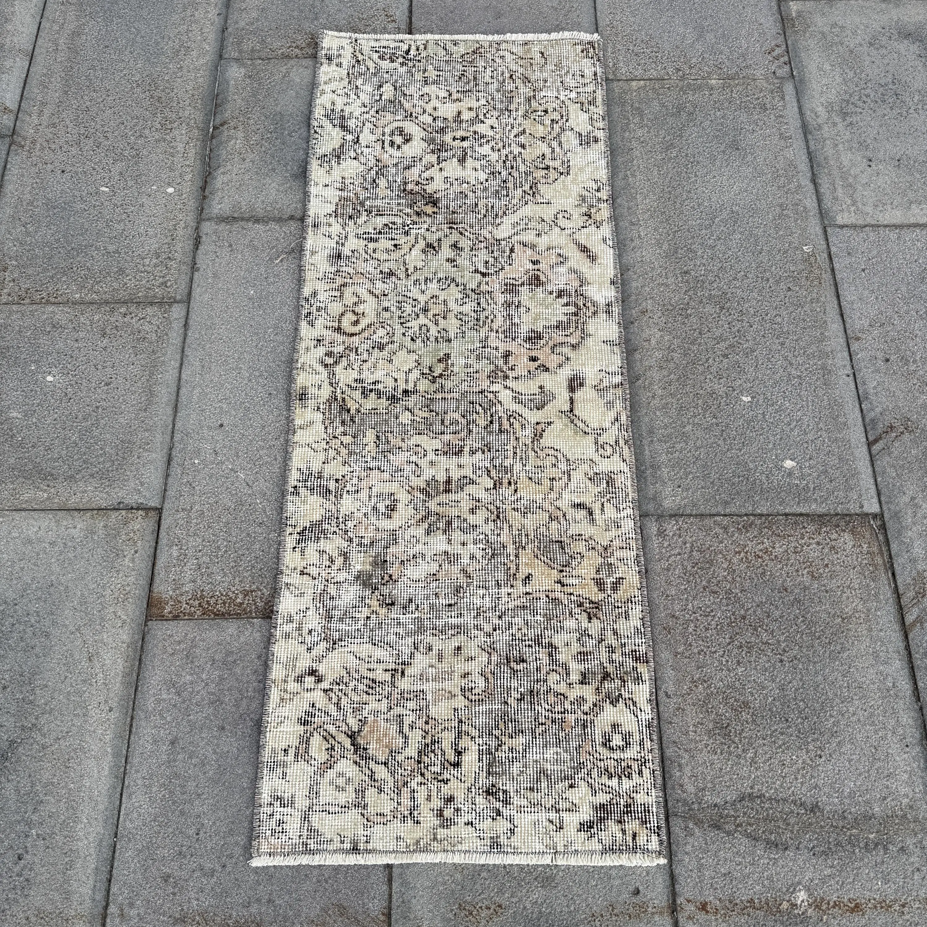1.5x3.9 ft Vintage Rug, Gray Bordered Turkish Rug Wool - 1