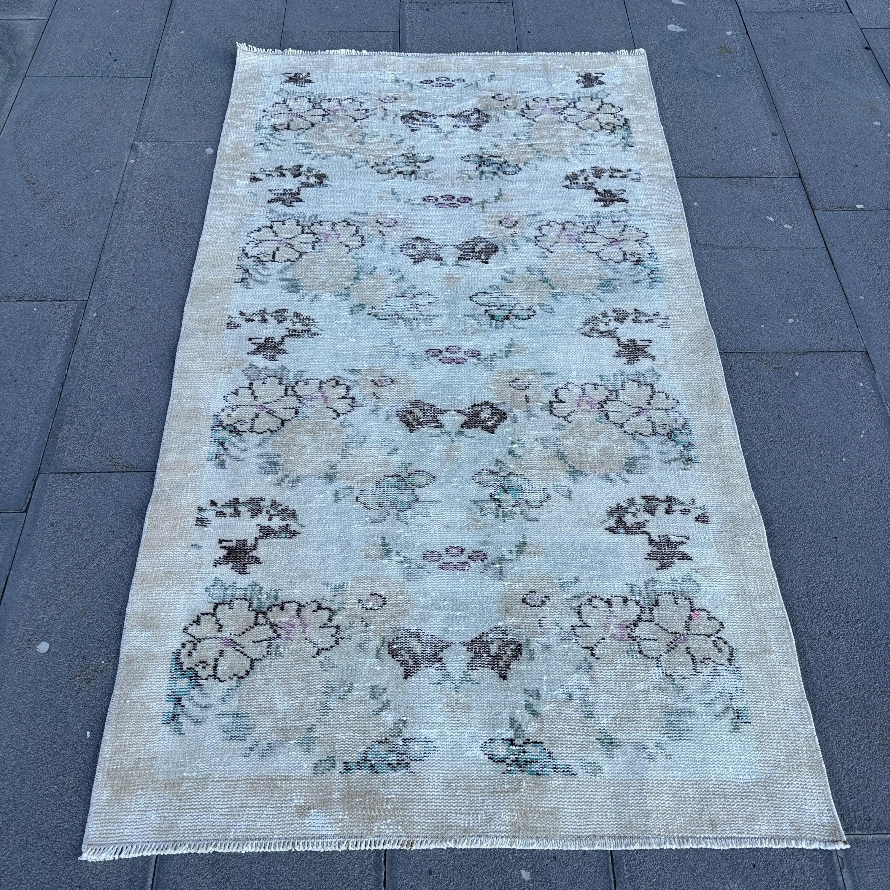 Alfombra de acento turco de 3.37x6 pies, alfombra abstracta blanca vintage - 1
