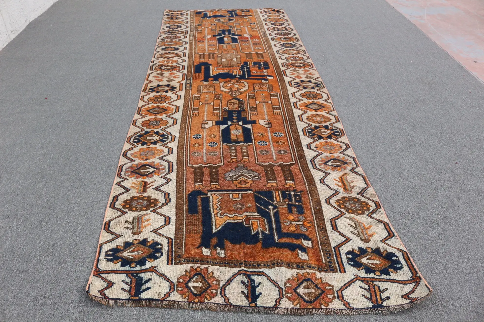 Vintage Herki Läuferteppich 4,3x11,6 ft (131x353 cm), türkischer brauner Wollteppich mit Blumenmuster - 1