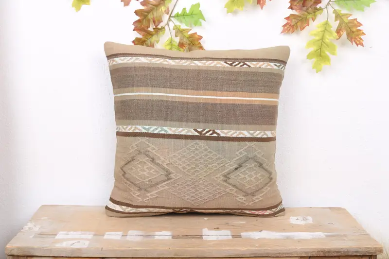 Grau & Beige besticktes Wurfkissen, handgefertigtes Vintage-Kissen