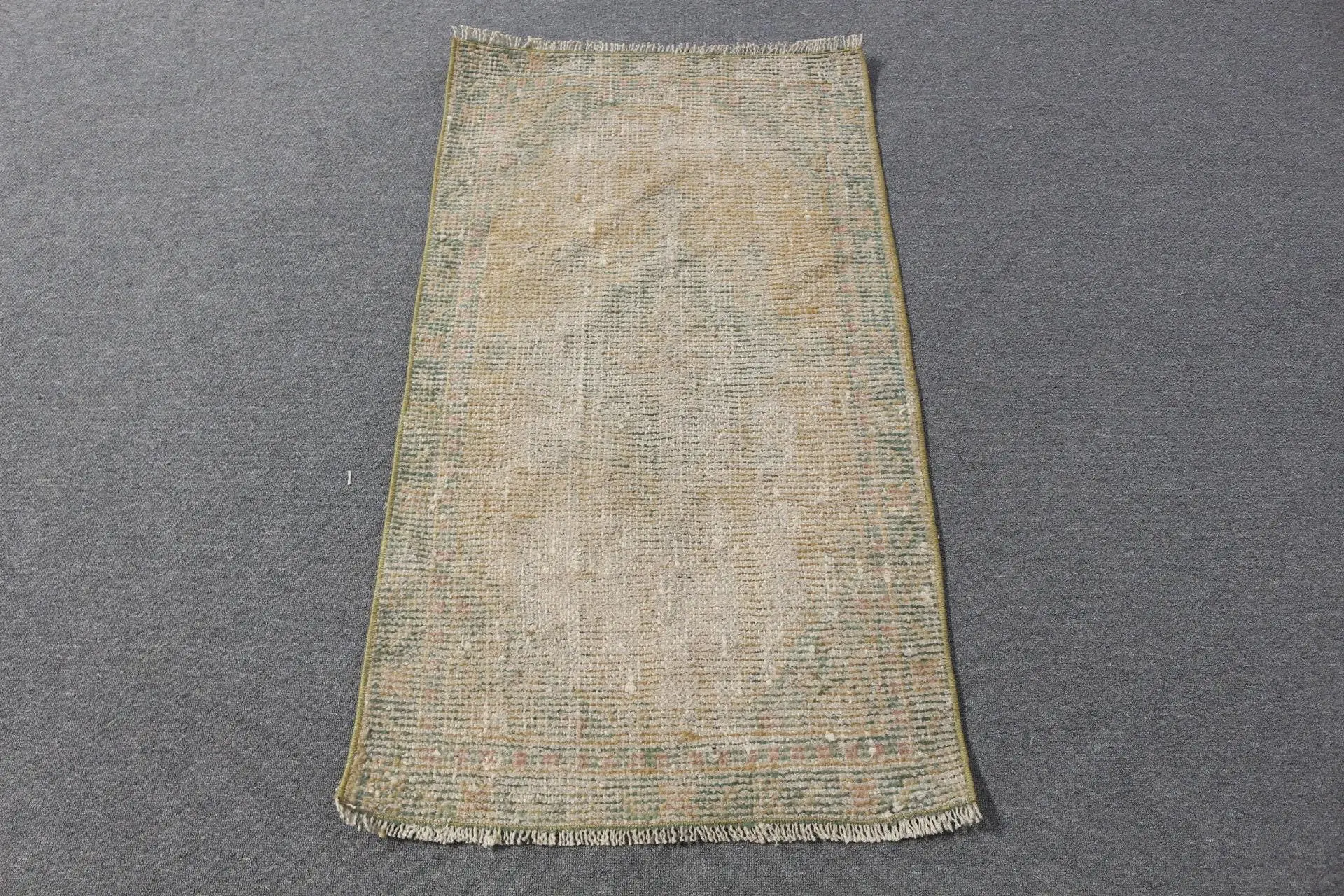 2,2x3,9 ft Vintage Teppich, türkischer kleiner Teppich, graugrüner Polka Dot Teppich - 1