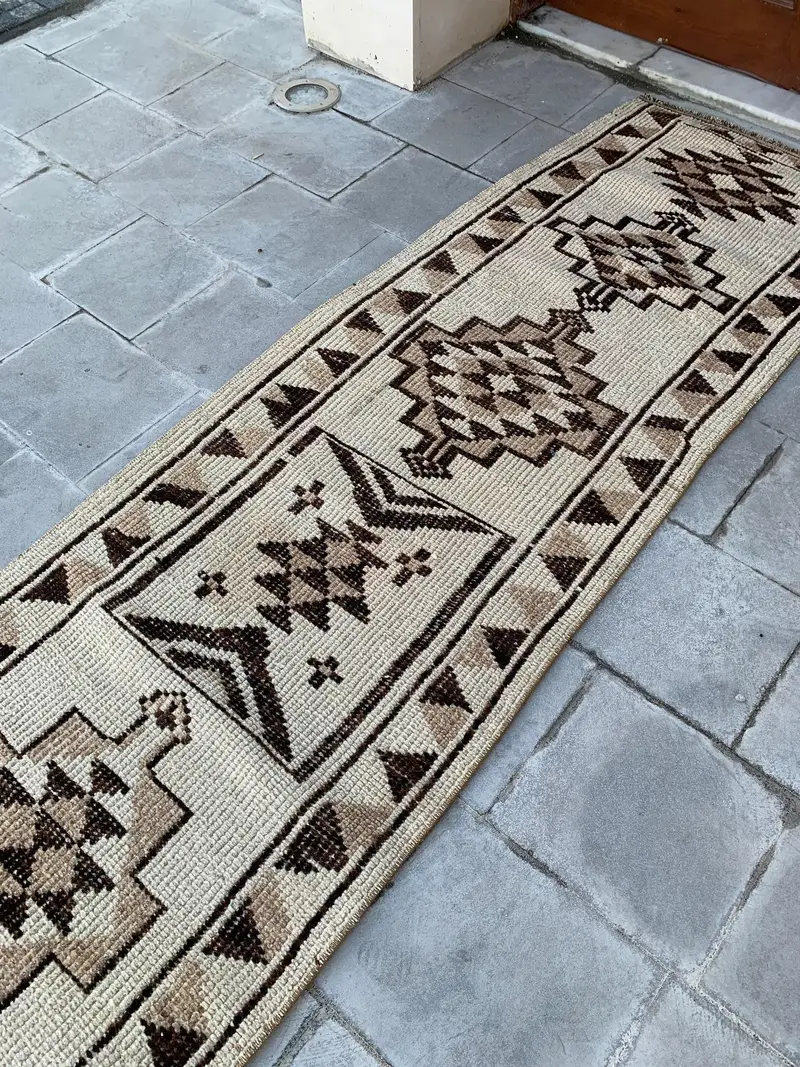 Türk Herki Runner Halısı 2.8x11.3 ft (85x345 cm), Vintage Kahverengi Çiçekli Halı - 1