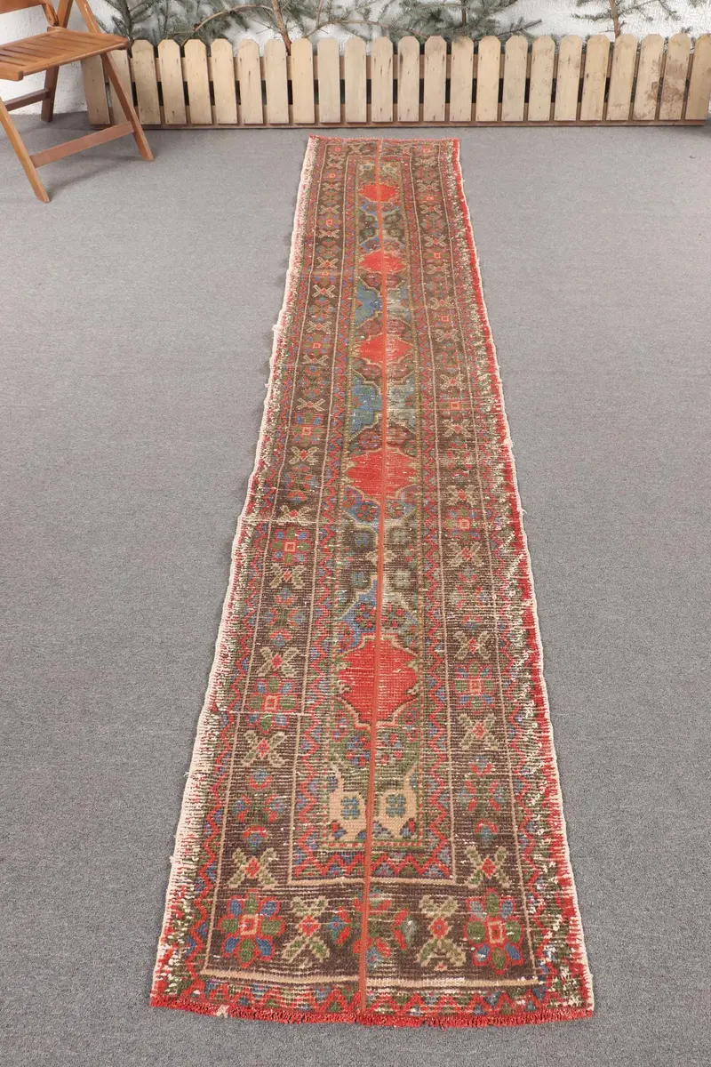 Handgefertigter rot-blauer Teppich, 2,1 x 10,9 Fuß, Tierdruck