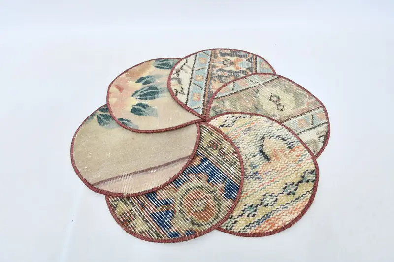 ボヘミアンブルーとベージュのプレースマット、特別な機会のためのミニマリストスタイル