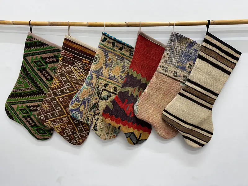 Patrón de adornos navideños festivos, calcetín navideño de 7 pulgadas de ancho