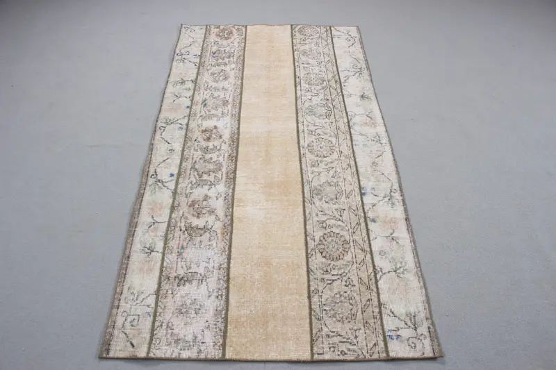 エレガントなベージュ&グリーンラグ、3.2x6フィートのオリエンタルデザイン