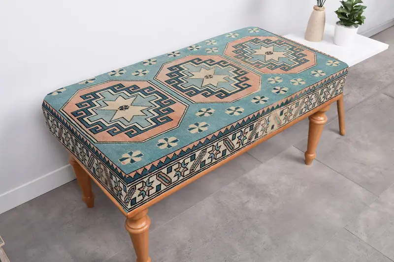 ブルー & オレンジの刺繍入りウールベンチ 収納付き、無垢材ベンチ