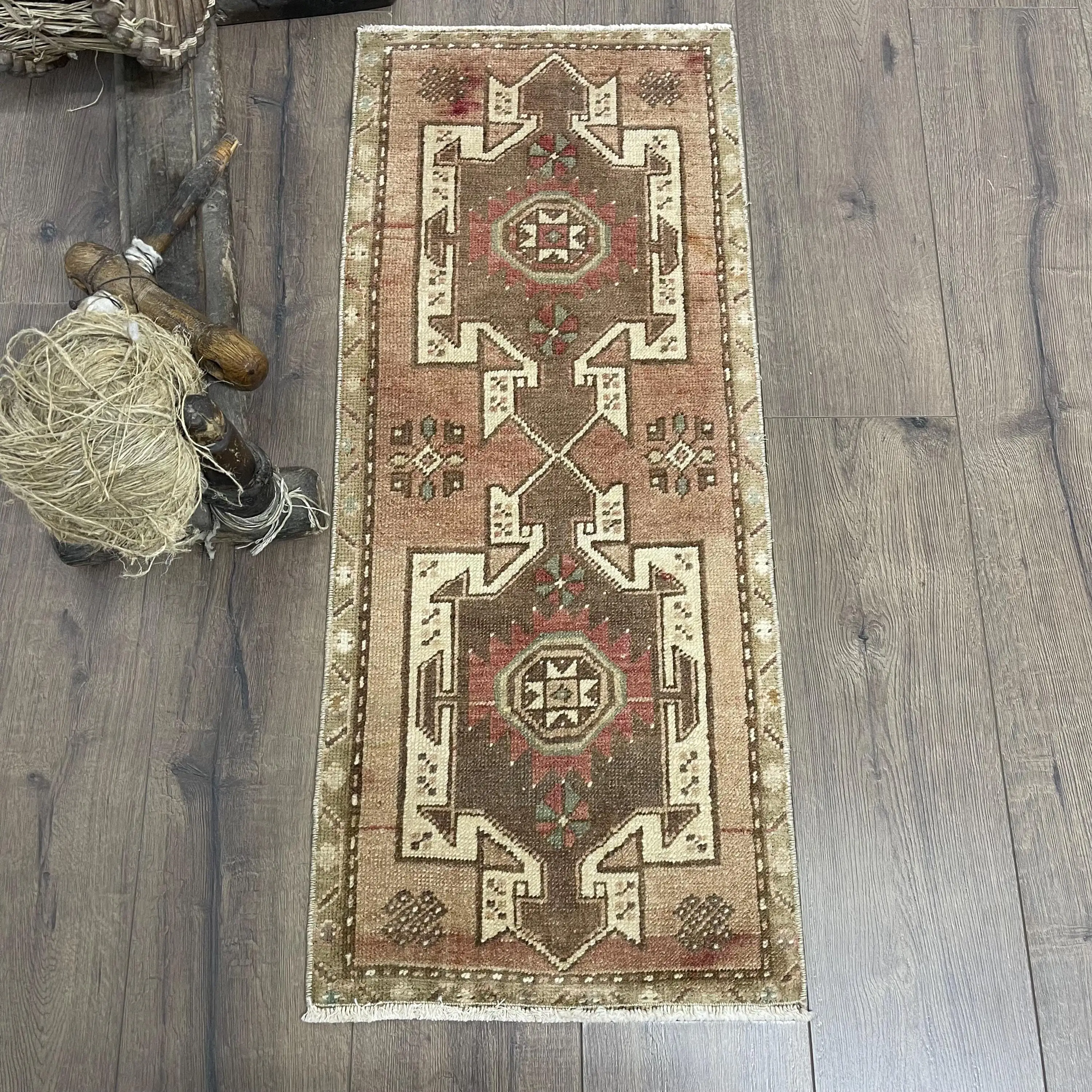 Türkischer Vintage-Teppich 1,4 x 3,3 Fuß, brauner Ombré-Teppich - 1