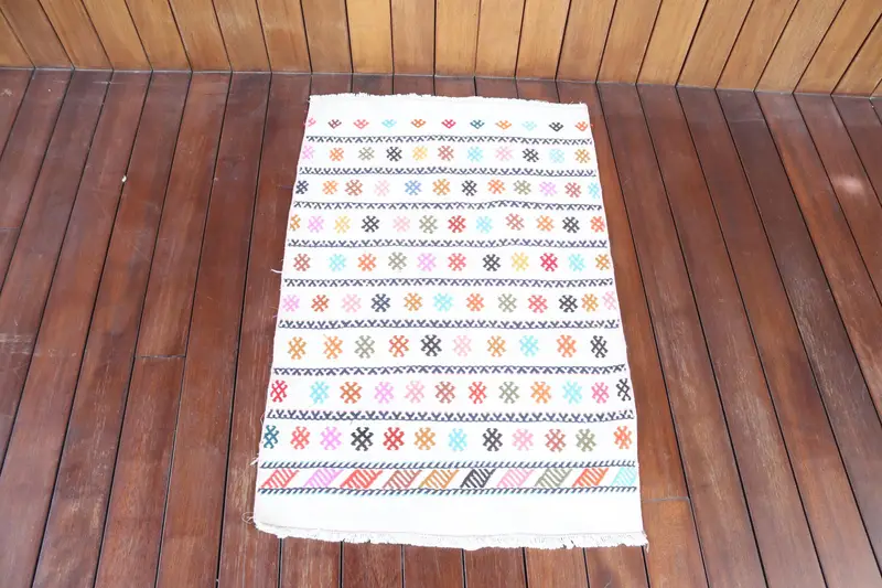Kleiner Vintage-Teppich 1,9 x 3,1 Fuß, weiß-blauer abstrakter Teppich aus Wolle - 1