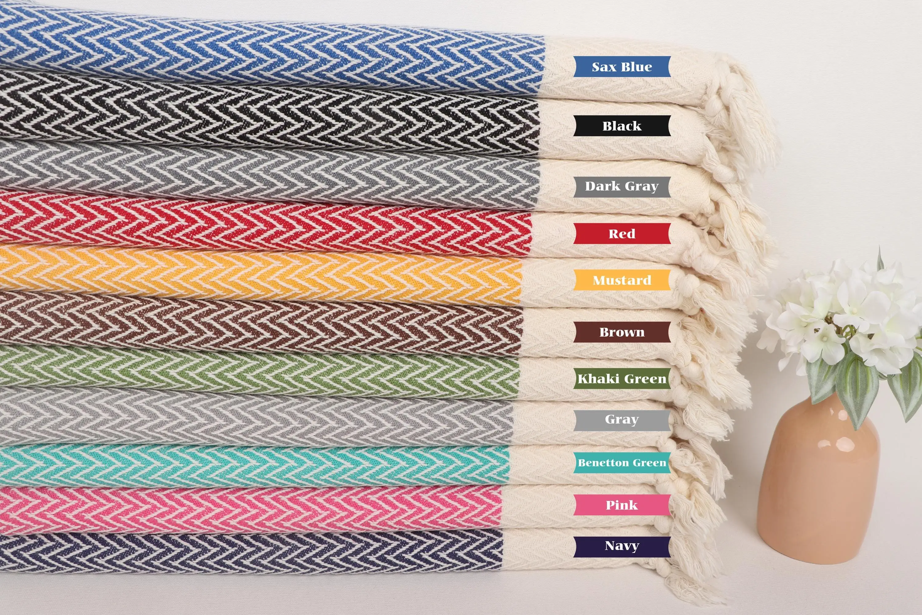 Personalized Hand Towel Monogrammed Zigzag Design, 18x34 Inches - 1