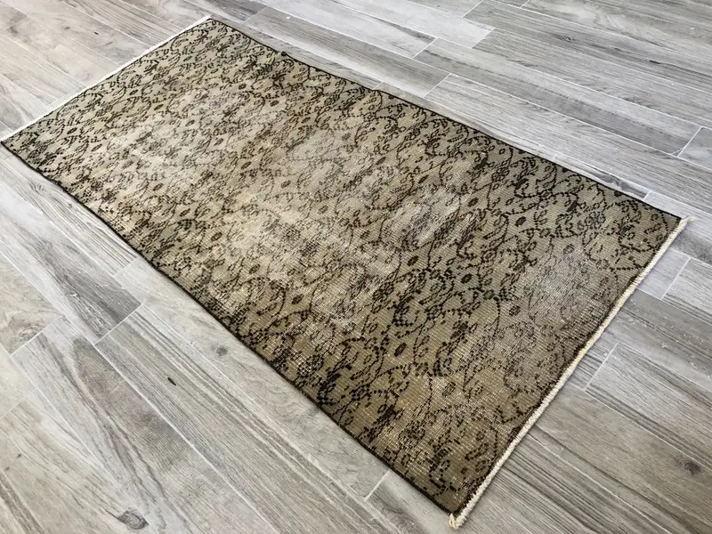 Elegant Beige Rug, 2.92x6.25 ft Solid Comfort