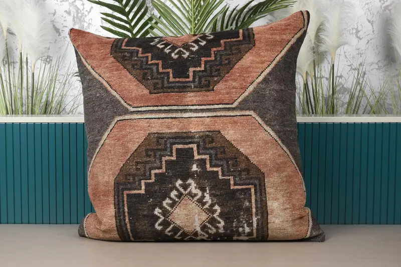 Orangefarbenes und braunes Southwestern-Wurfkissen, 32x32 besticktes Kissen