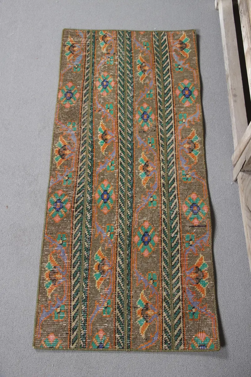 グリーンフローラルラグ、1.8x4フィートの鮮やかなペイズリーデザイン