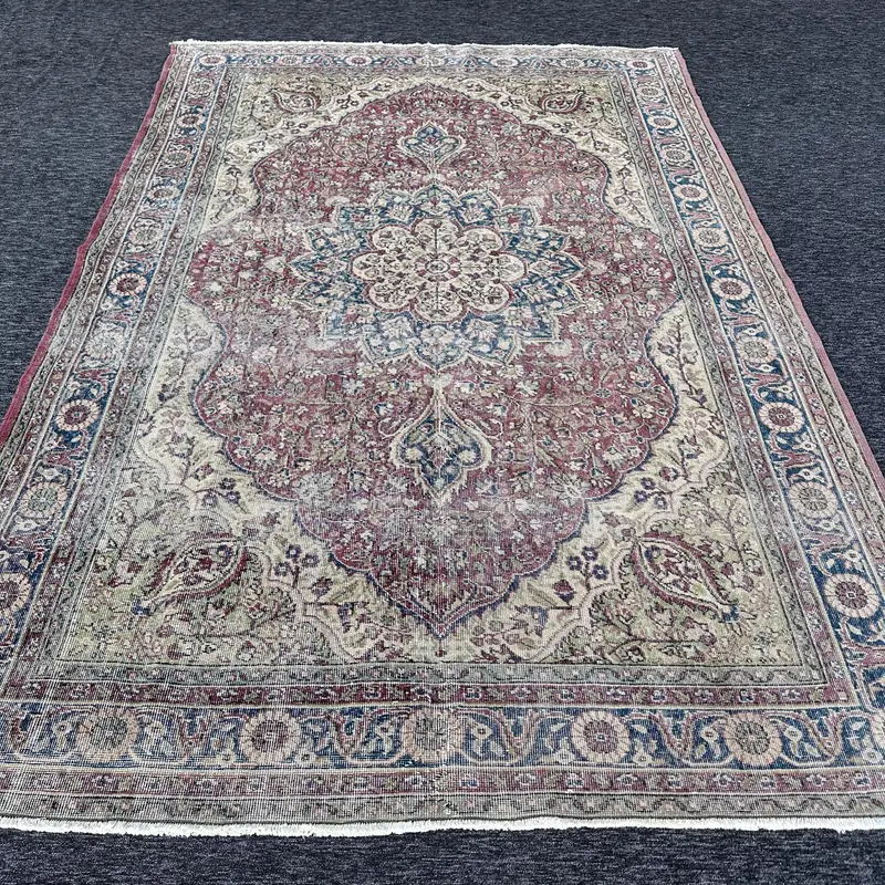 Lila und blauer Blumenteppich, 0,6 x 9,8 Fuß, schickes Dekor