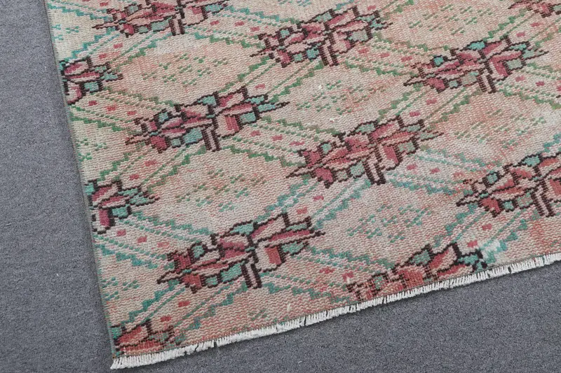 Vibrant 5,6x8,6 ft Rug, Floral & Geometric Orange & Purple