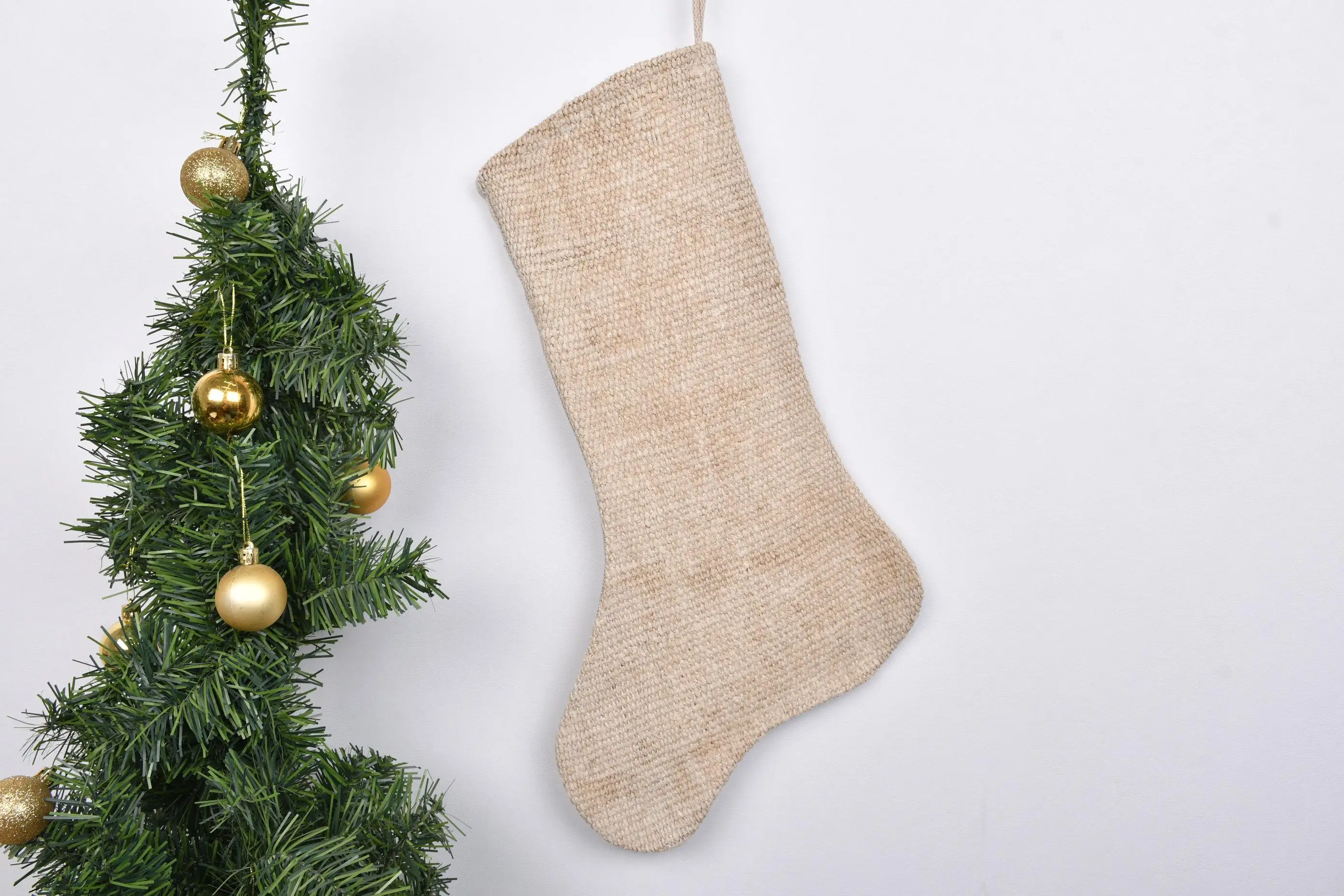 Patrón de adornos navideños festivos, calcetín navideño de 7 pulgadas de ancho - 1