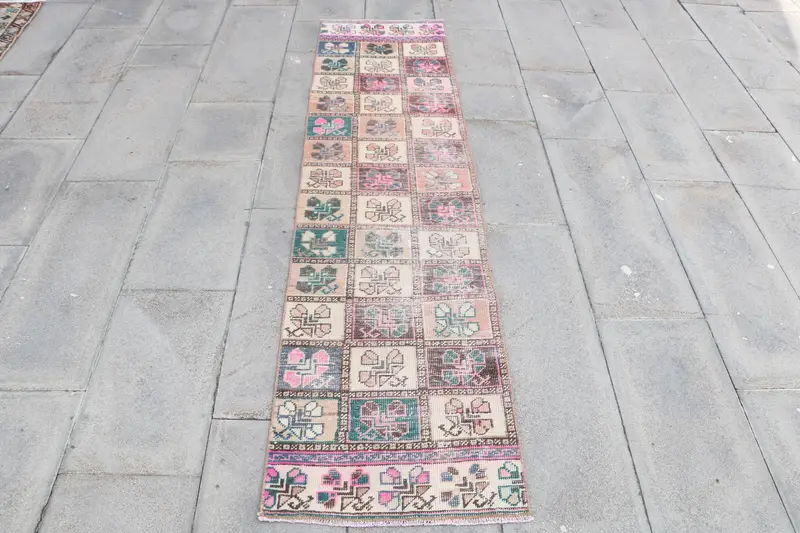 1.7x7 ft Vintage Halı, Türk Yolluk Halısı, Pembe Kareli Yün Halı - 1