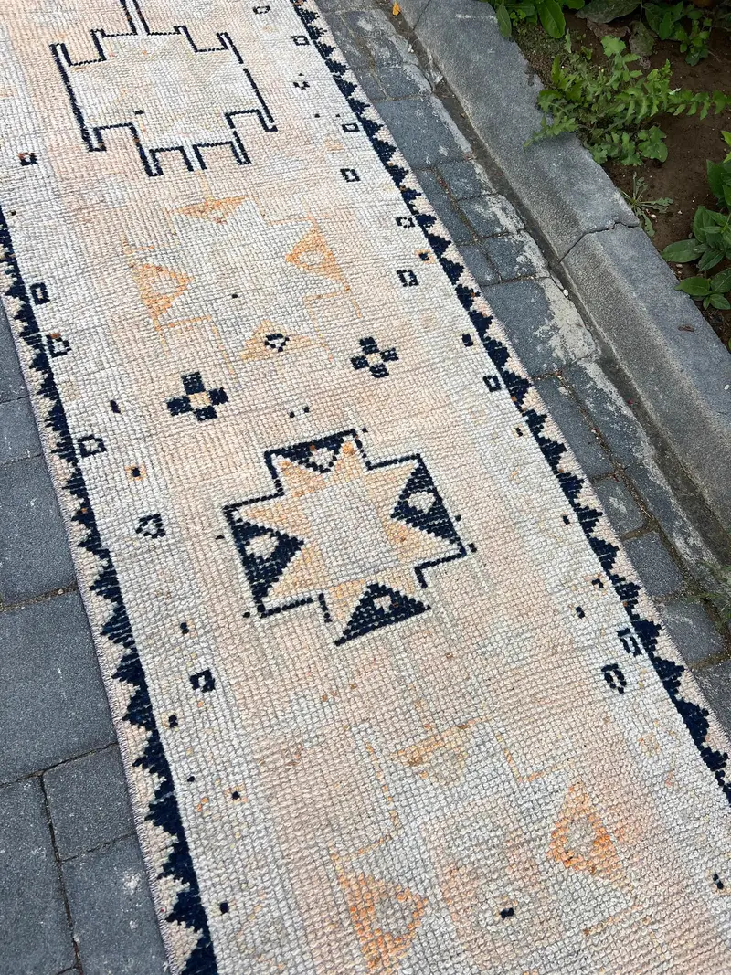 Vintage 2.5x11 ft Rug, Herki Turkish Rug, White Solid Rug Wool - 1